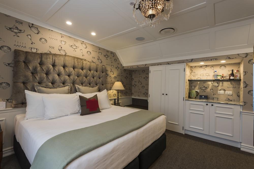 Hotel The George Christchurch Exterior foto A bedroom at the hotel